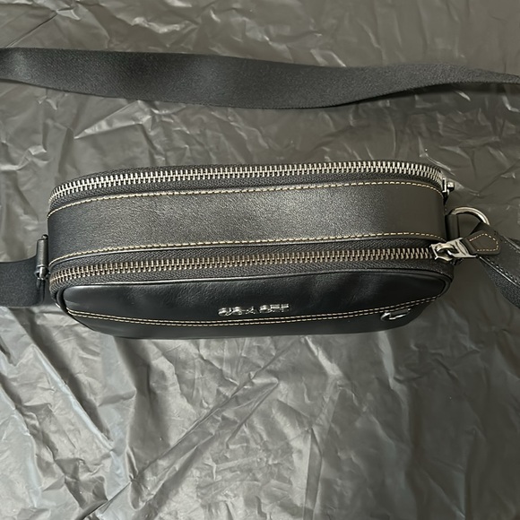 Coach Smooth Calf Leather Graham Crossbody in Black, in excellent condition - Picture 2 of 7
